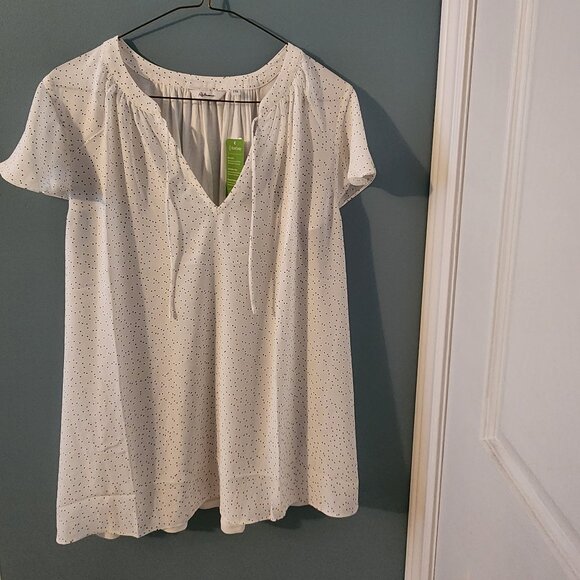 Women's Blouse, White with Black Dots, Cap Sleeves, Size XXL, NWT - Picture 2 of 3